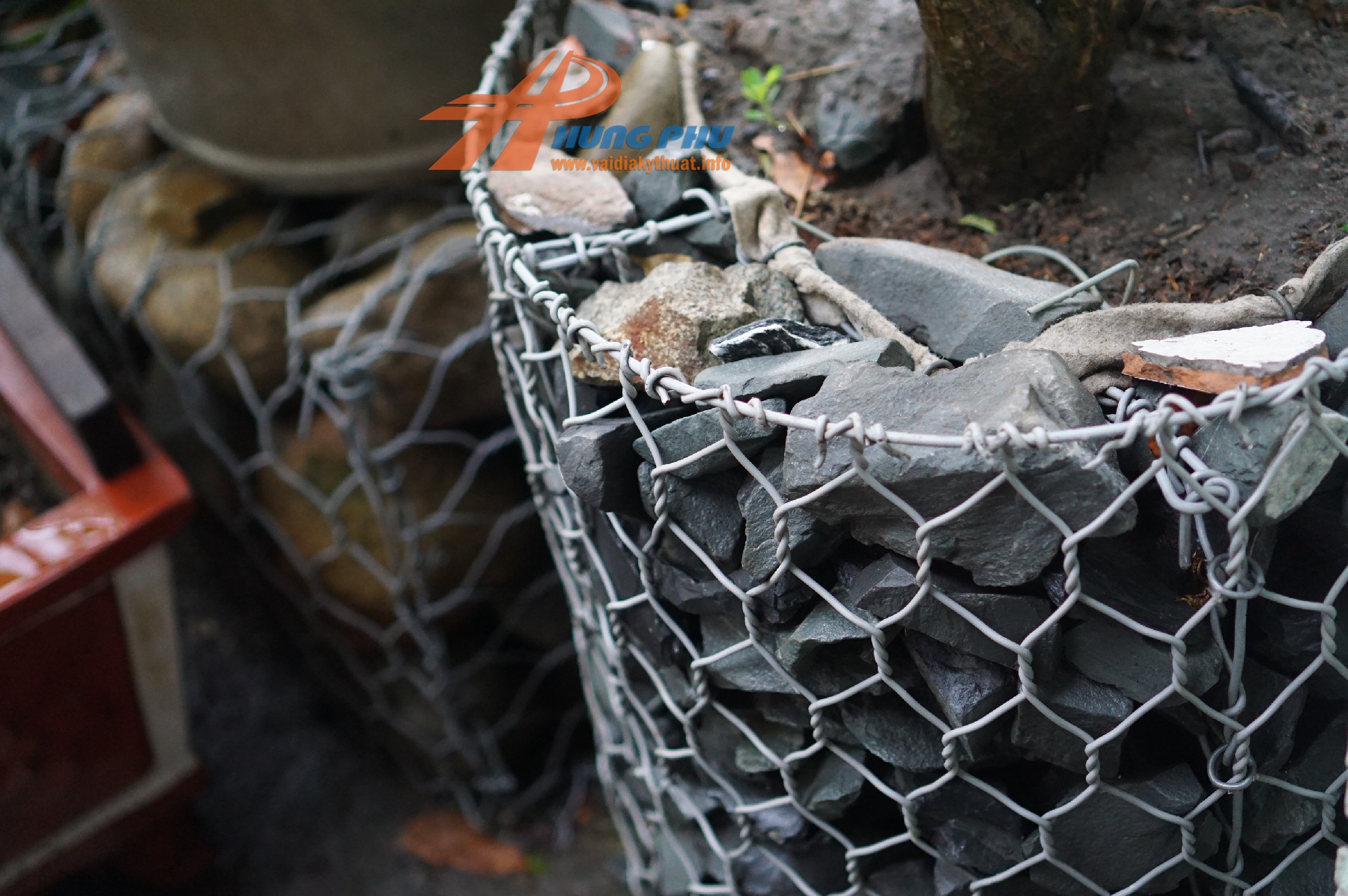 Rọ đá dây đan mạ kẽm 81 vải địa kỹ thuật trồng cây