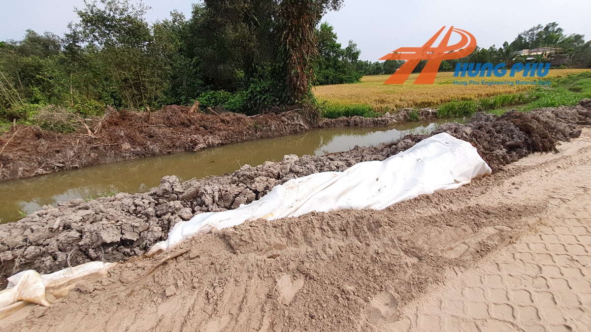 Tác dụng vải địa kỹ thuật gia cường trong khối đắp nền đất yếu kết hợp vải địa kỹ thuật ART12