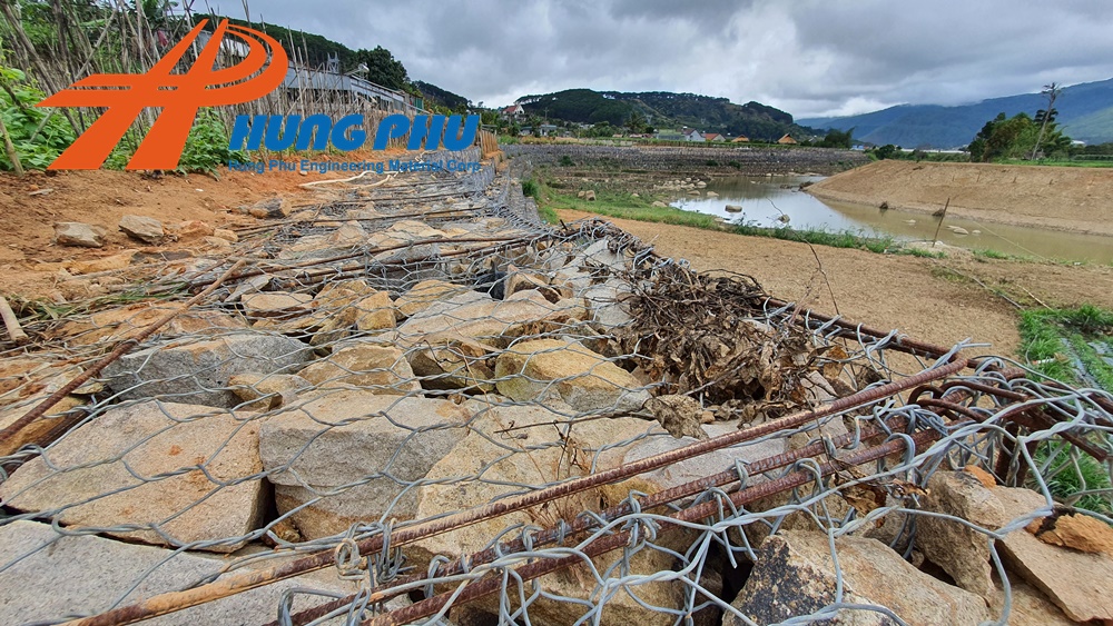 Thi công kè rọ đá trường chắn trọng lực - Dự án kè sông Đa Nhim - Lâm Đồng 48 thi công kè rọ đá