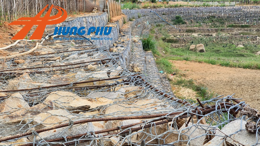 Thi công kè rọ đá trường chắn trọng lực - Dự án kè sông Đa Nhim - Lâm Đồng 49 thi công kè rọ đá