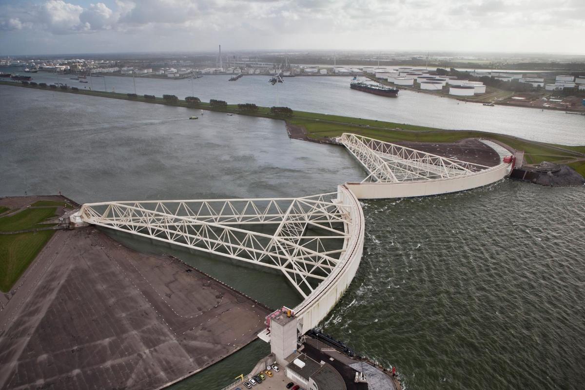 Công trình thủy lợi Hệ thống đập Maeslantkering được xây dựng như thế nào ?