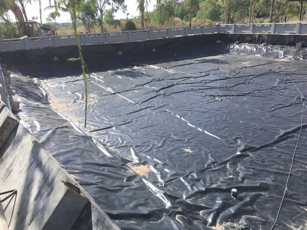 Màng lót ao hồ Công dụng, lựa chọn, lắp đặt, vật liệu và bảo dưỡng 9 Màng lót ao hồ Công dụng, lựa chọn, lắp đặt, vật liệu và bảo dưỡng