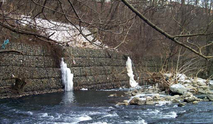 Bức Tường Rọ Đá Tại Đường Falls, Baltimore: Giải Pháp Bền Vững Cho Bảo Vệ Sông Ngòi