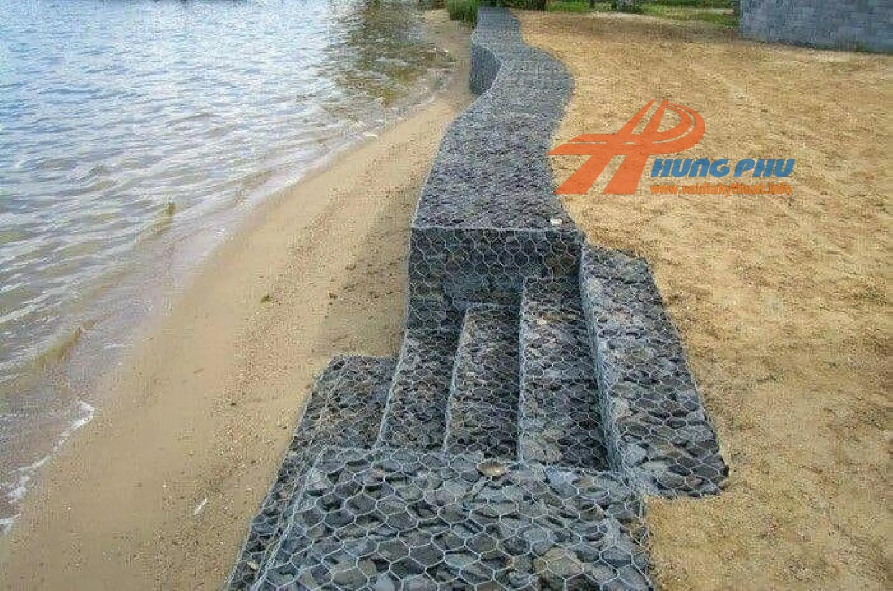 Lưới rọ đá kết hợp cùng túi vải địa kỹ thuật trong công tác kè mềm chống xói mòn