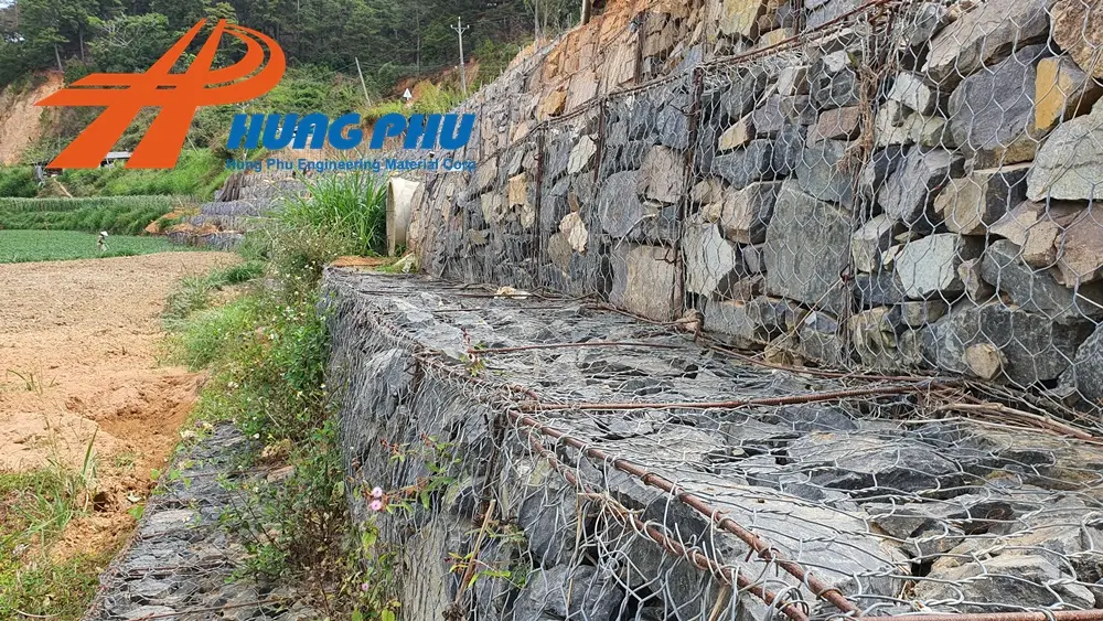 Thi công kè rọ đá trường chắn trọng lực - Dự án kè sông Đa Nhim - Lâm Đồng 38 Thi công kè rọ đá trường chắn trọng lực - Dự án kè sông Đa Nhim - Lâm Đồng