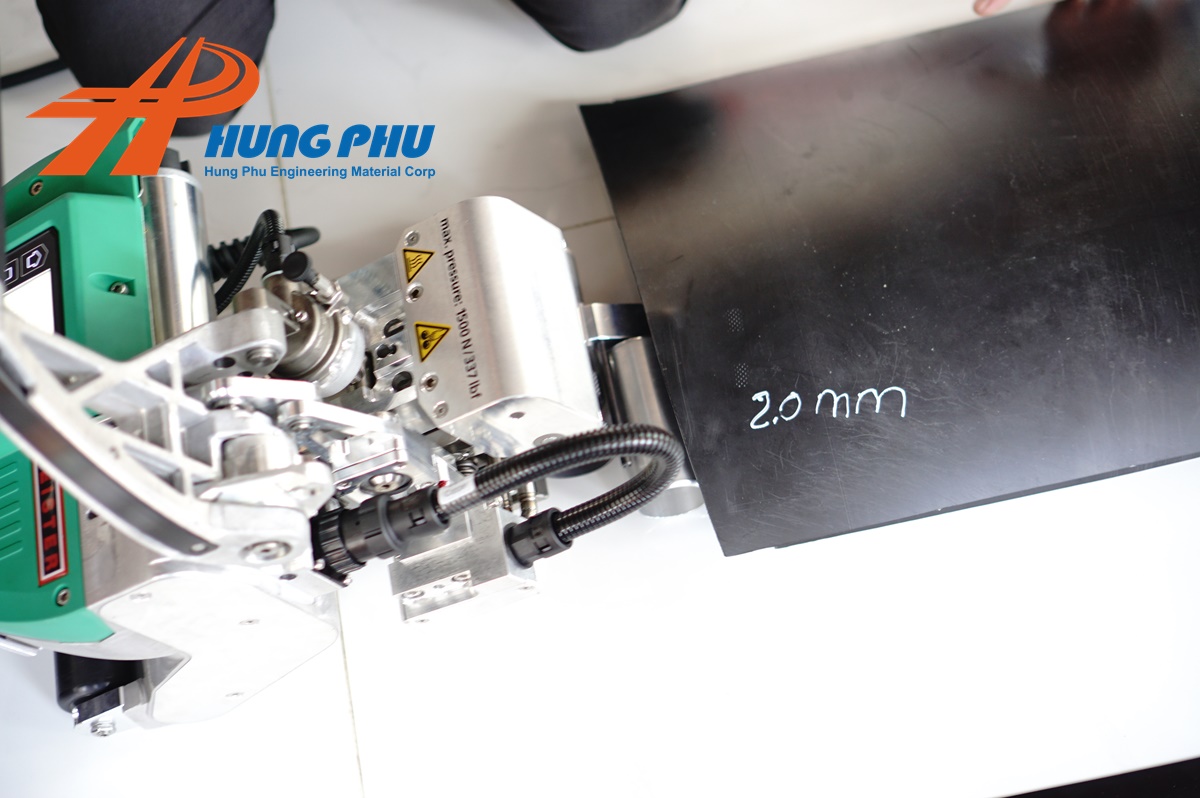 Giá Bạt HDPE cùng dịch vụ lắp đặt và cho thuê máy hàn bạt HDPE từ Hưng Phú 40 Giá Bạt HDPE cùng dịch vụ lắp đặt và cho thuê máy hàn bạt HDPE từ Hưng Phú