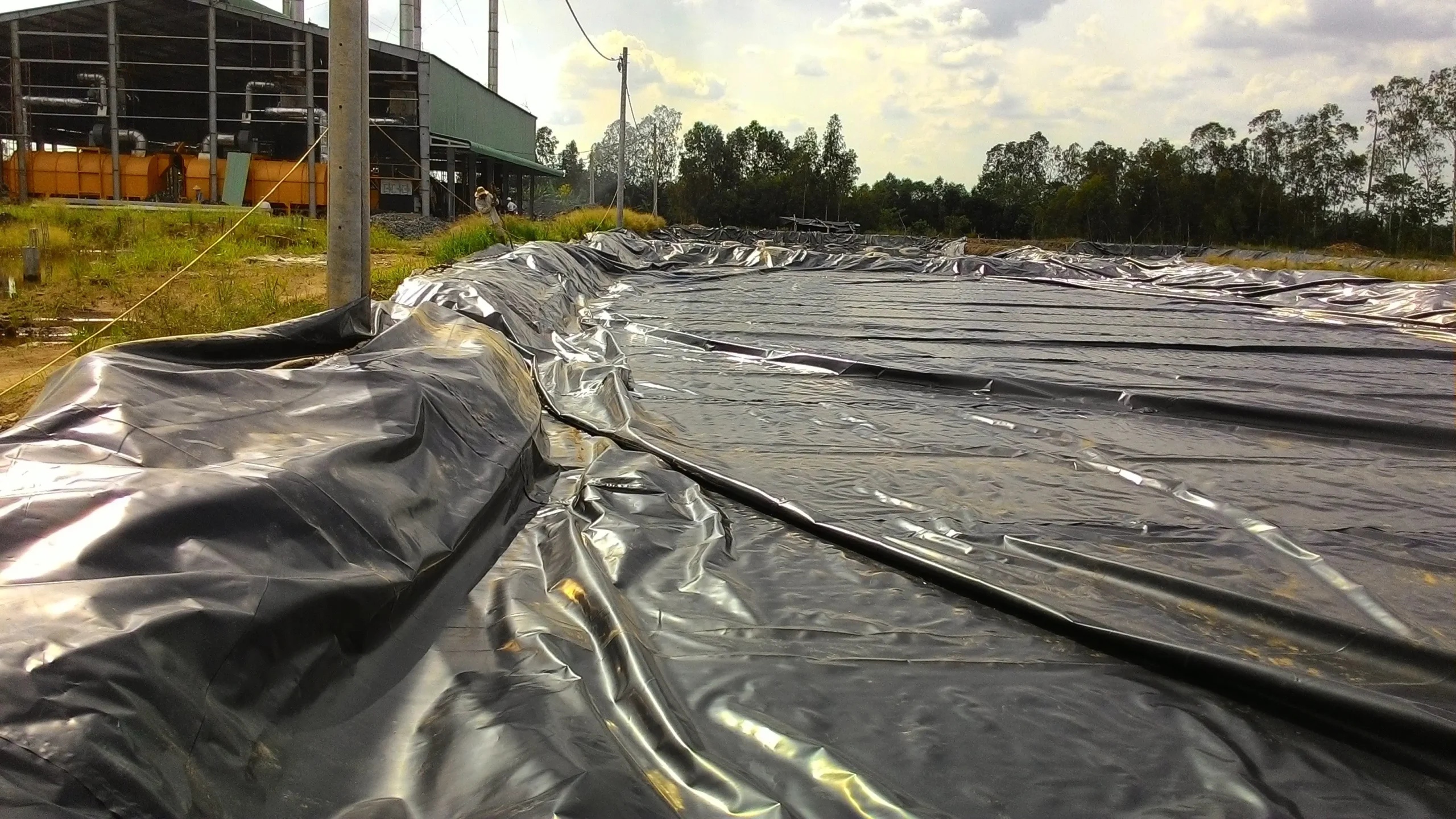 Bạt lót HDPE – Giải pháp tối ưu cho nông nghiệp và xây dựng bền vững 12 Bạt lót HDPE – Giải pháp tối ưu cho nông nghiệp và xây dựng bền vững