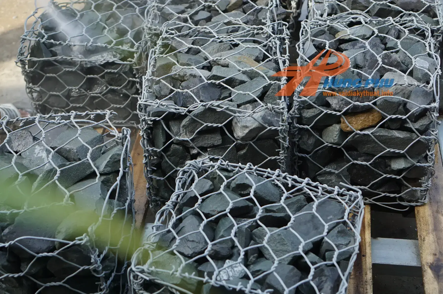 Rọ đá bọc nhựa PVC giá chi tiết & Ứng dụng đột phá trong xây dựng